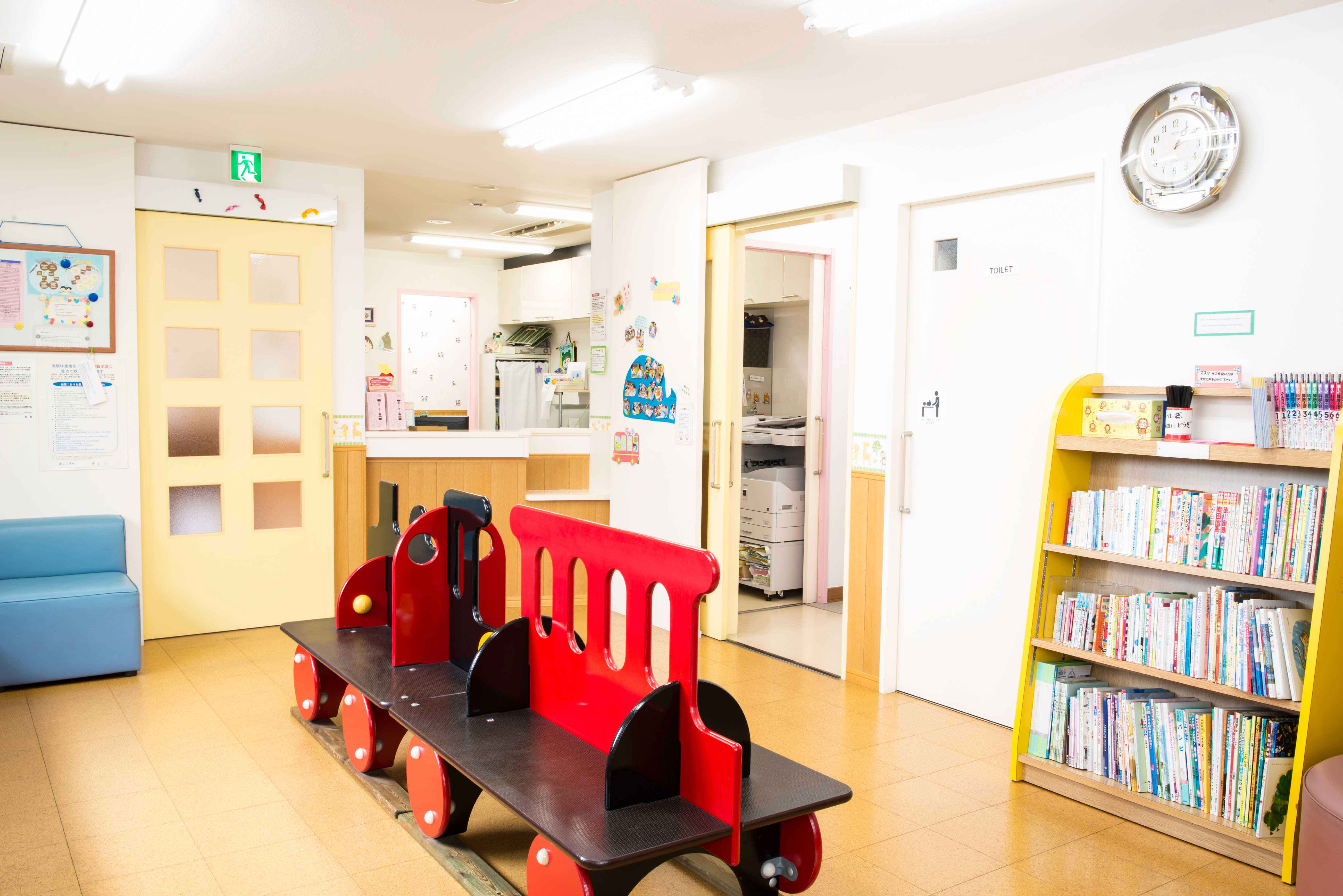 崎山小児科待合室_1